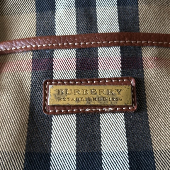 AUTHENTIC BURBERRY HANDBAG TOTE - Picture 2 of 8